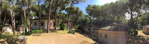 Eraclea Mare Ski Chalet | Discover Villaggio Arco: Oceanfront Retreat with Pet-Friendly Perks