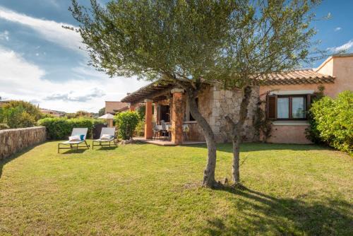 Baia Caddinas Apartment | Cozy Oceanfront Retreat at Villaggio Perlacea, Pet Friendly