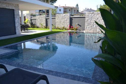 Cesme Villa | Experience Villam Çeşme: Oceanfront Poolside Retreat
