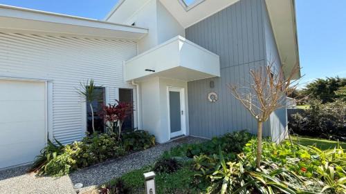 Bongaree House | Family-Friendly Escape at Villanova 6 On Third - Rated 10/10