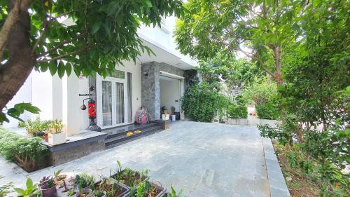 District 9 House | Oceanfront Escape at Villapark Home with Pool & Restaurant