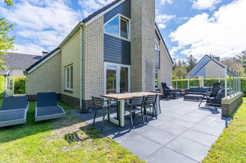 De Koog House | Discover Villapark Kamperfoelie 87: Family & Pet Friendly Stay