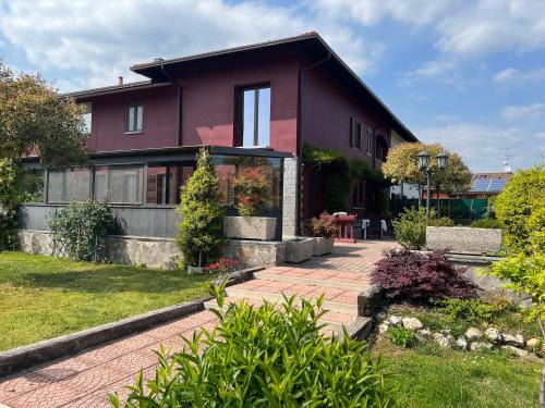 Paruzzaro House | Villarosybeb: Pet-Friendly Retreat with Breakfast Included