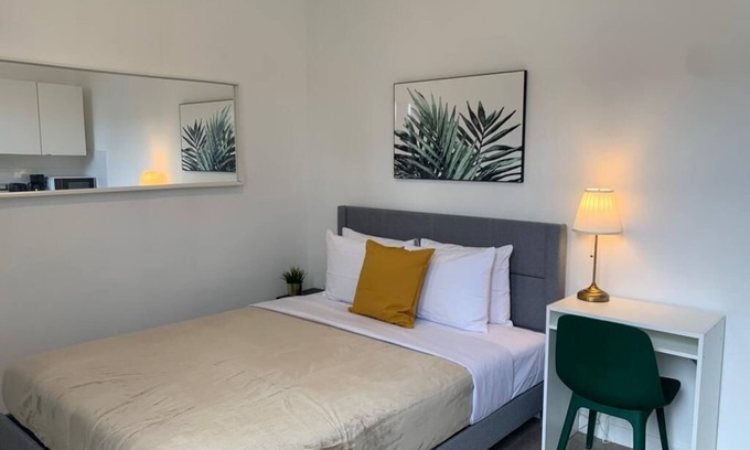 Universidad Apartment | Family-Friendly Villas at Auxilio Mutuo 106 Await You