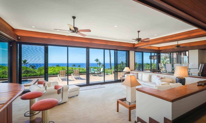 Kamuela House | Oceanfront Mauna Kea Villa 3014 with Pool and Breakfast