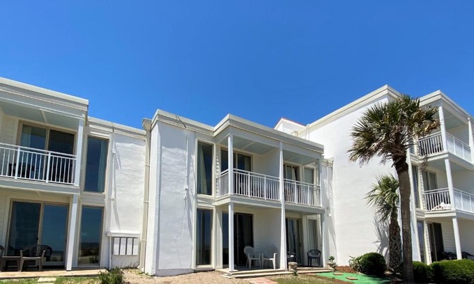 Jekyll Island Villa | Elegant Two Bedroom Apartment at Villas by The Sea