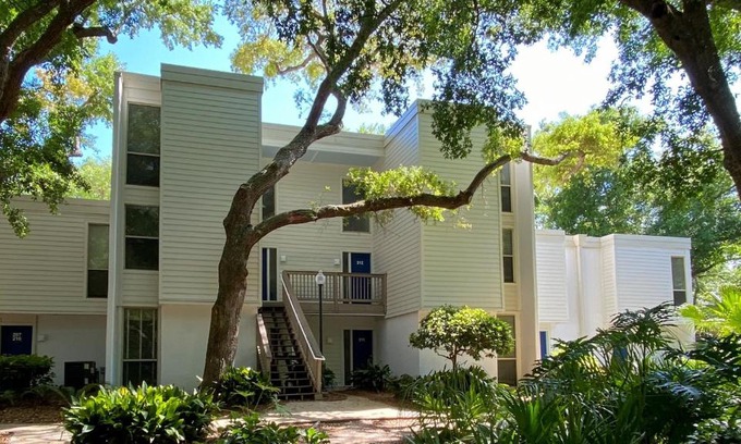 Jekyll Island Apartment | Family-Friendly Villas by The Sea with Pool Access