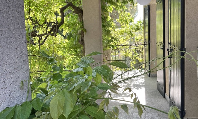 Le Cres House | Relaxing Villas in a Tranquil Area, Steps from the Lake