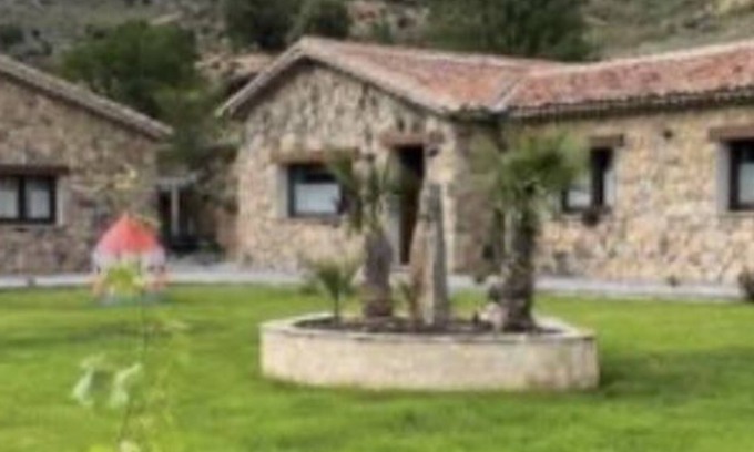 Fuentiduena Cottage | Experience Villas de Fuentidueña: EL Nogal with Spa & Pets