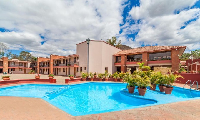San Jacinto Amilpas Hotel | Oceanfront Villas del Sol Hotel & Bungalows with Pool Access