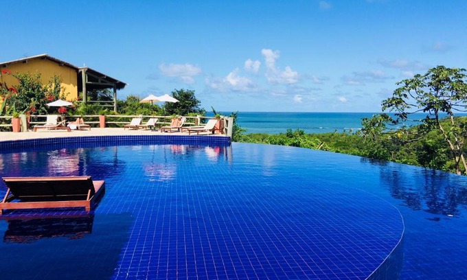 Pescaria Apartment | Pet-Friendly Villas do Pratagy with Oceanfront Pool Access