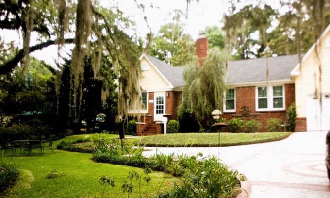 Tallahassee Villa | Cozy Villas @ Lake Ella Flat with Family-Friendly Amenities