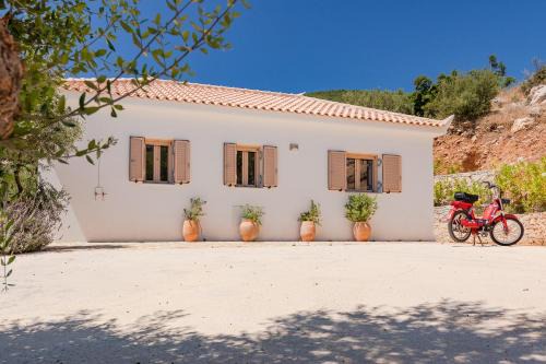 Vasilitsion Villa | Experience Villas Maher One: Oceanfront Oasis for Families