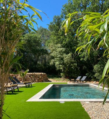 Carces House | Relaxing Getaway at Villas Pampa with Pool & Hot Tub