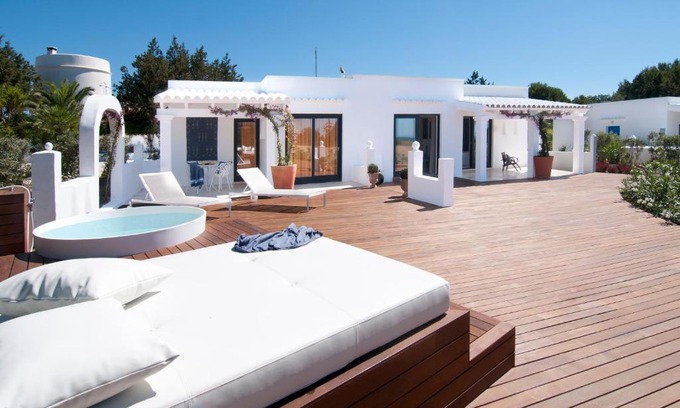 Sant Francesc Xavier Hotel | Experience Villas Paraíso de los Pinos with Oceanfront Pool