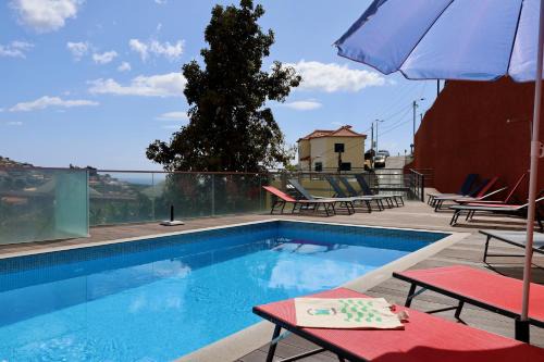 Camara de Lobos Apartment | Elegant Villas Quinta da Lapa with Oceanfront Pool Access