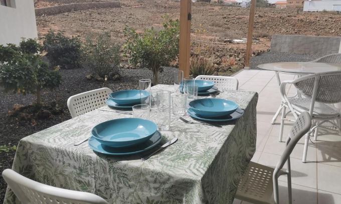Villaverde House | Relax at Villaverde: Oceanfront Escape Near Corralejo
