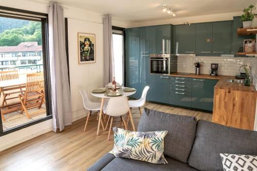 Chamalieres Apartment | Beautiful Ville & Nature: Poolside Retreat with High Ratings