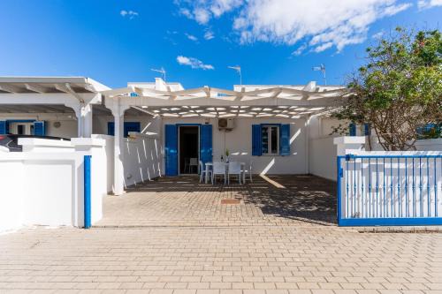 Posto Rosso House | Discover Villetta Giardino dei Pini: Family and Pet Friendly