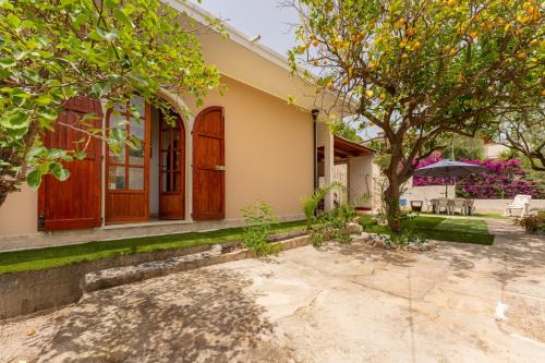 Solanas House | Family-Friendly Retreat at Villetta degli Ulivi