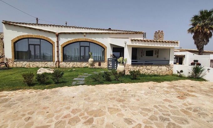 Menfi House | VILLETTA ELMA, IN MENFI BETWEEN NATURE AND SEA.