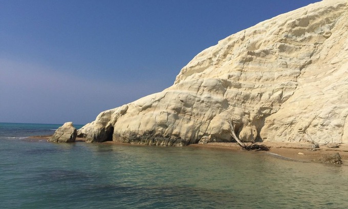 Cattolica Eraclea House | Oceanfront Villetta Eraclea Minoa with Breakfast Included