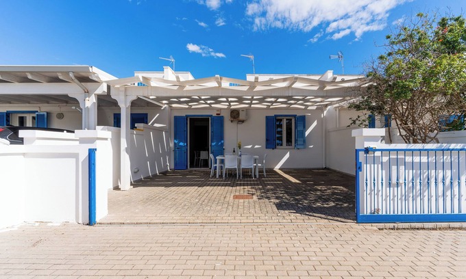 Posto Rosso Apartment | Experience Villa Giardino dei Pini with Oceanfront Views