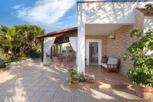 Maruggio House | Pet-Friendly Villetta Ginetta: Rated 10/10 for Families