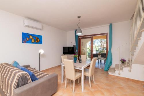 Case Peschiera-Lu Fraili House | Experience Villetta Girgolu: Oceanfront Bliss & 10/10 Reviews