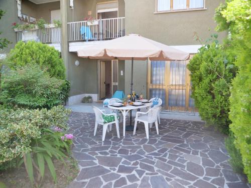 Grado House | Villetta Giulietta: Garden Home with Parking & Pet-Friendly