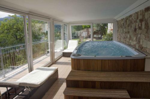 Brentonico Villa | Stylish Villetta Glicine: 4-Star Oceanfront Retreat