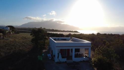 Partinico House | Independent Villetta in Balestrate with Ocean View Amenities