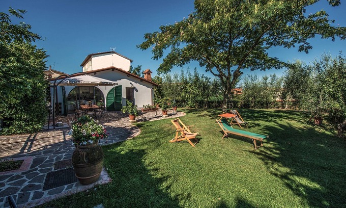 Castelfranco di Sopra Villa | Tranquil Villetta Belvedere: Nature Retreat with Great Amenities