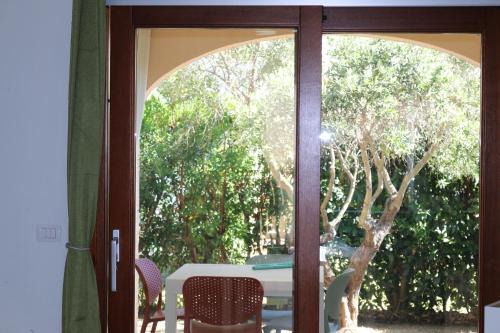 Case Peschiera-Lu Fraili House | Serene Oceanfront Escape at Villetta Lù Impostu