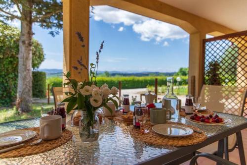 Granarola Villa | Pet-Friendly Villetta Leccino Home Near Hill and Sea