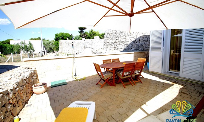 Posto Rosso House | Villetta Nuova: Steps from the Sea with Family-Friendly Perks