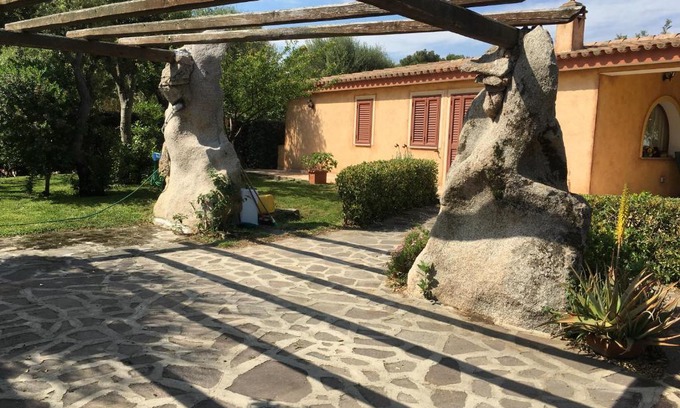 Rena Majore House | Family-Friendly Villetta Rena Majore with Pet Amenities