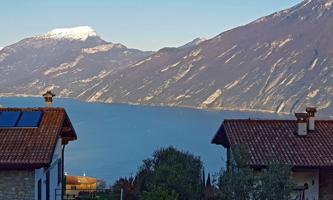 Tremosine Villa | Idyllic Lakefront Retreat: Guest Rated 10/10, Pet Friendly