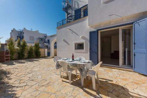 Boncore House | Family-Friendly Villetta Stefania with Kitchen Amenities