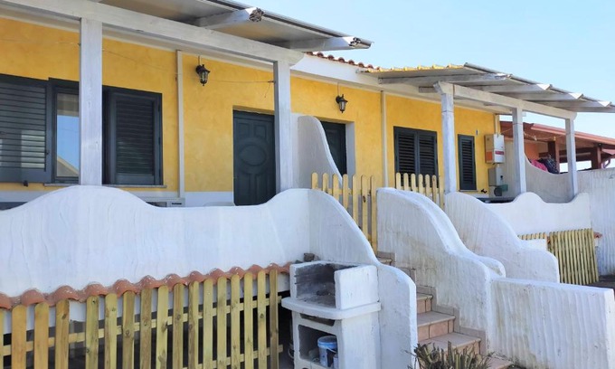 Sant'Anna Arresi House | Cozy Villetta Stella with Ocean View in Porto Pino