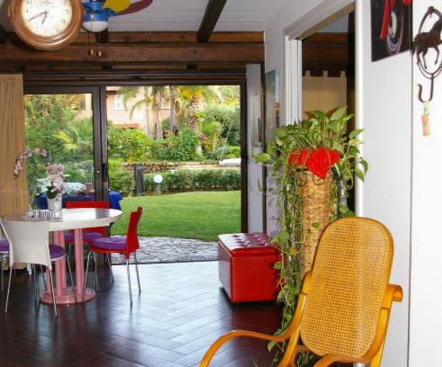 Tonnarella Villa | Restful Villetta Su Canale Navigabile with Breakfast & Family Options