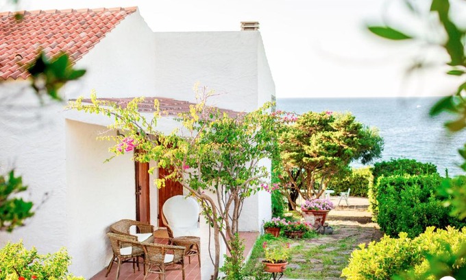 Castelsardo House | Oceanfront Escape at Villetta sul mare a Punta Tramontana