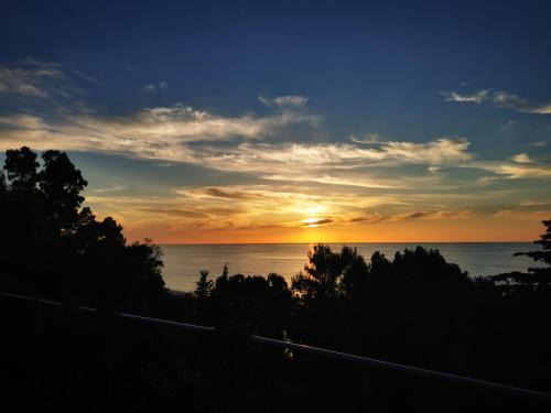 Caronia House | Beachfront Villetta sul mare with Pool and Ocean Views