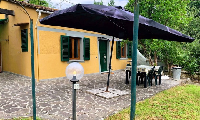 Lastra a Signa House | Family-Friendly Getaway at Villino Dragonfly with Breakfast