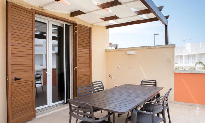 Boncore House | Pet-Friendly Retreat: Villino IlMareChiama, Rated 9/10