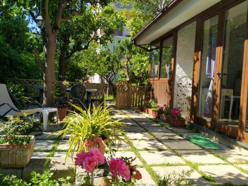 Meta Bed & Breakfast | Oceanfront Getaway at Villino L'Aranceto Sorrentino
