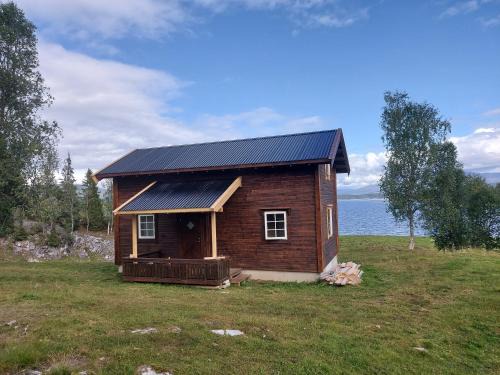 Hattfjelldal House | Discover Villmarksgård: Cozy Cabin by the Water