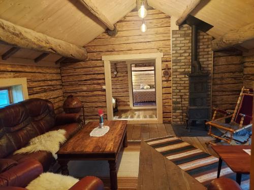 Hattfjelldal House | Pet-Friendly Retreat at Villmarksgård tømmerstue - Rated 9/10