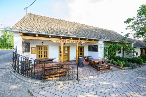 Villany Hotel | Vinatus Pince: Top-Rated Stay with Family-Friendly Amenities