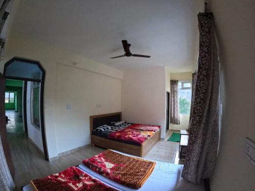 Pipalkoti Hotel | Vinay Guest House: Family-Friendly Stay with Restaurant